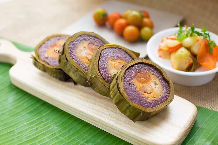 Bánh tét lá cẩm